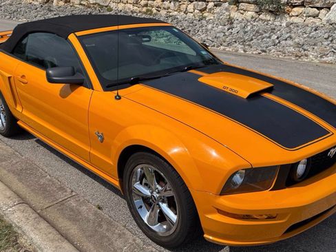 Used 2009 Ford Mustang GT Premium image 2