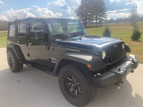 Used 2012 Jeep Wrangler Unlimited Sport w/ Connectivity Group image 4