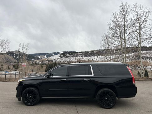 Used 2017 Cadillac Escalade ESV Platinum image 9