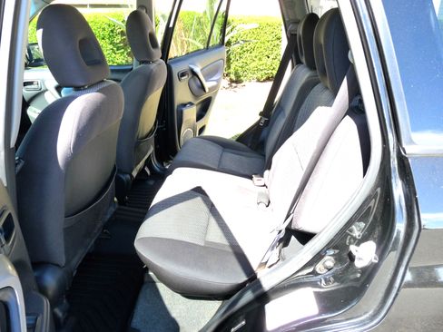 Used 2005 Toyota RAV4 2WD w/ "L" Pkg image 10