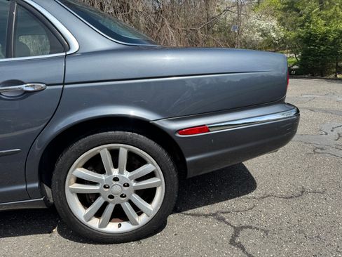Used 2004 Jaguar XJR image 12