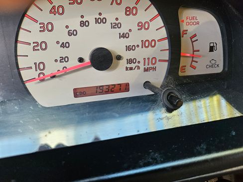 Used 2004 Toyota Tacoma PreRunner image 4