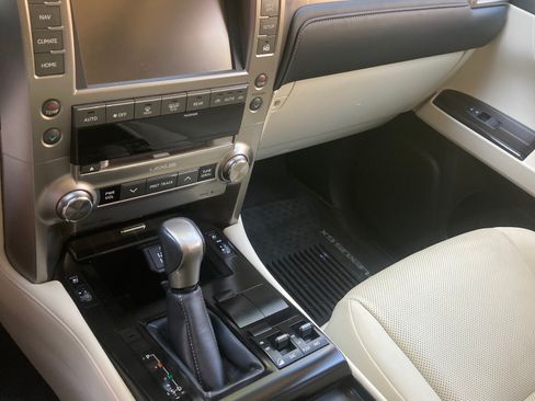 Used 2021 Lexus GX 460 Premium w/ Premium Package AWD/4WD image 17