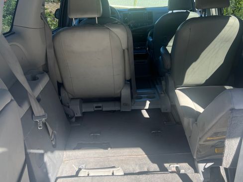Used 2011 Toyota Sienna XLE image 6