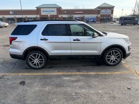 Used 2017 Ford Explorer Sport w/ Equipment Group 401A image 8