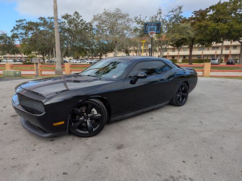 Used 2014 Dodge Challenger R/T Plus image 21