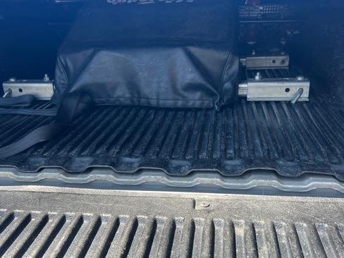 Used 2005 Chevrolet Silverado 2500 LT w/ Heavy-Duty Power Package AWD/4WD image 10