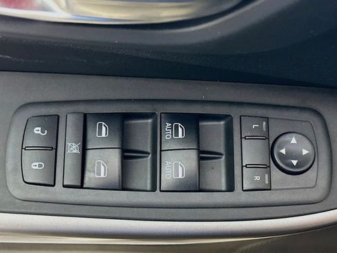 Used 2019 Jeep Cherokee Limited w/ Luxury Group image 9