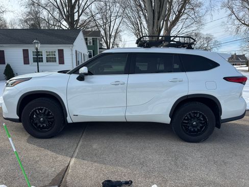 Used 2022 Toyota Highlander Limited image 11