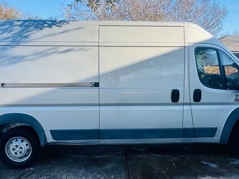 Used 2018 RAM ProMaster 2500 w/ Interior Convenience Group image 2