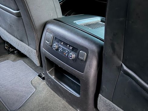 Used 2017 Chevrolet Suburban Premier image 15
