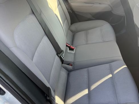 Used 2017 Hyundai Elantra SE image 9