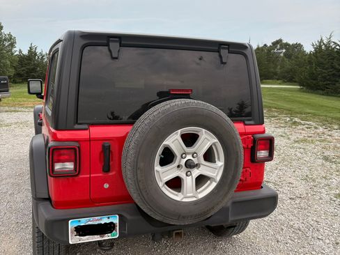 Used 2019 Jeep Wrangler Unlimited Sport S AWD/4WD image 4
