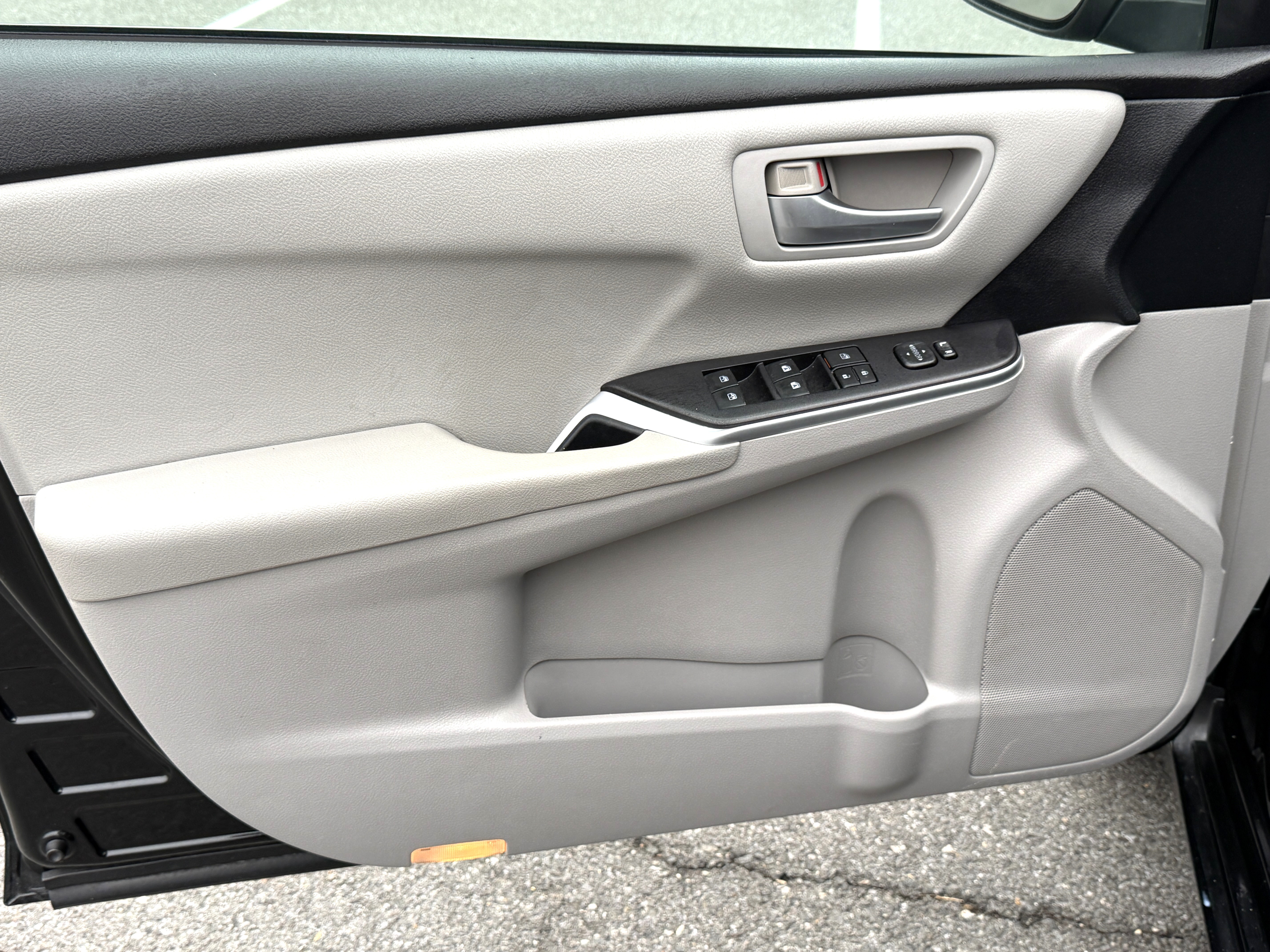 Used 2015 Toyota Camry LE FWD image 10