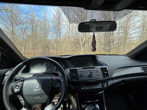 Used 2017 Honda Accord Sport image 6