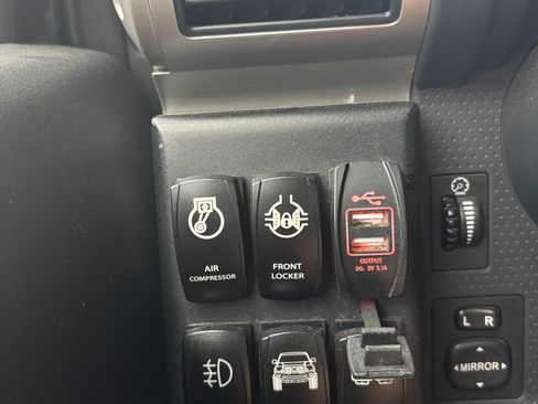 Used 2012 Toyota FJ Cruiser 4WD w/ Convenience Pkg image 9