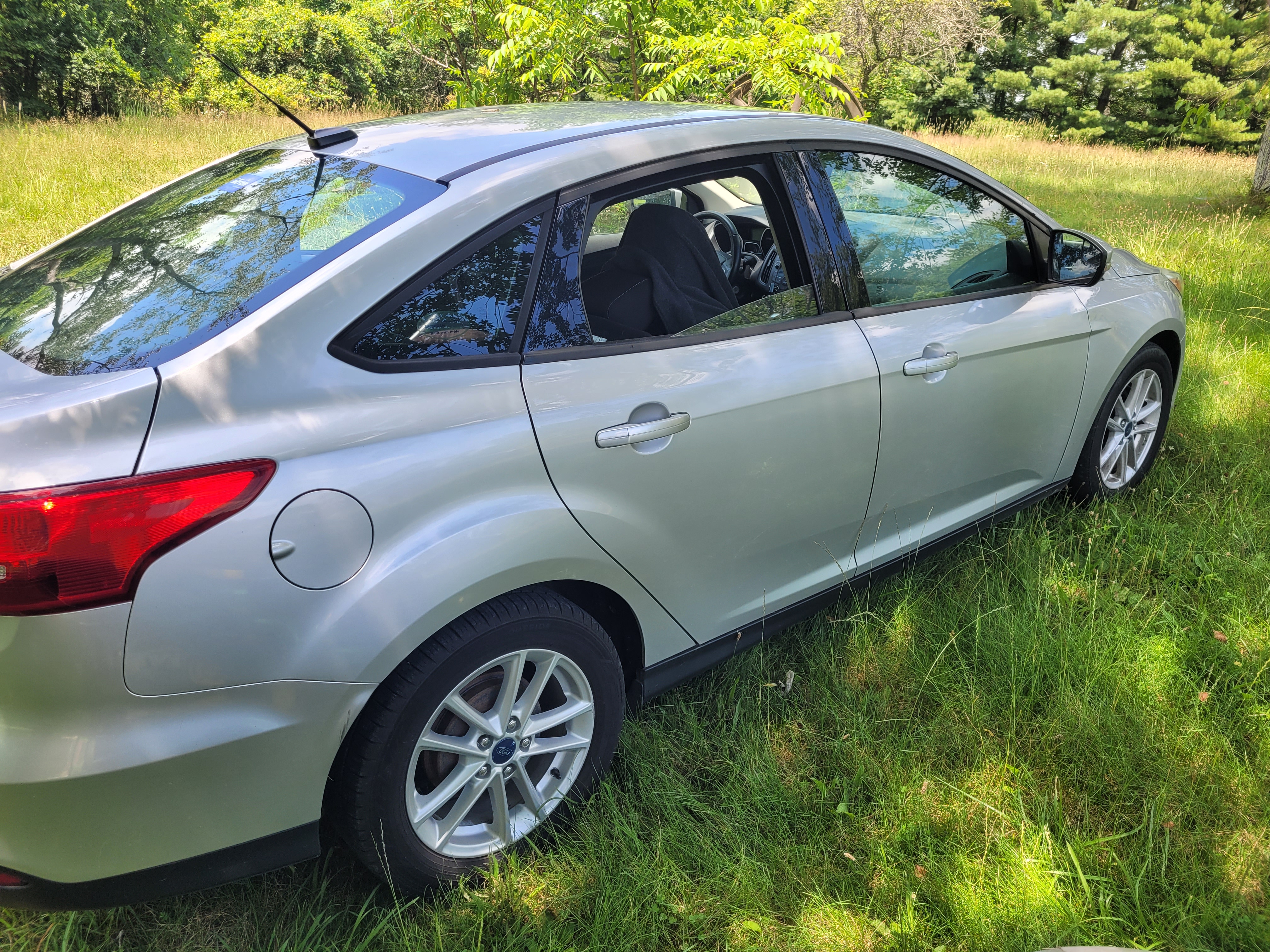 Used 2016 Ford Focus SE w/ SE Cold Weather Package FWD image 9