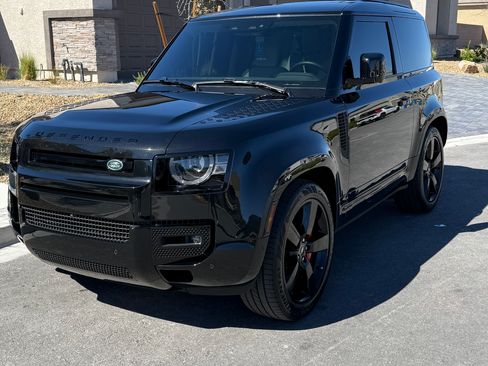 Used 2025 Land Rover Defender 90 X-Dynamic SE image 8