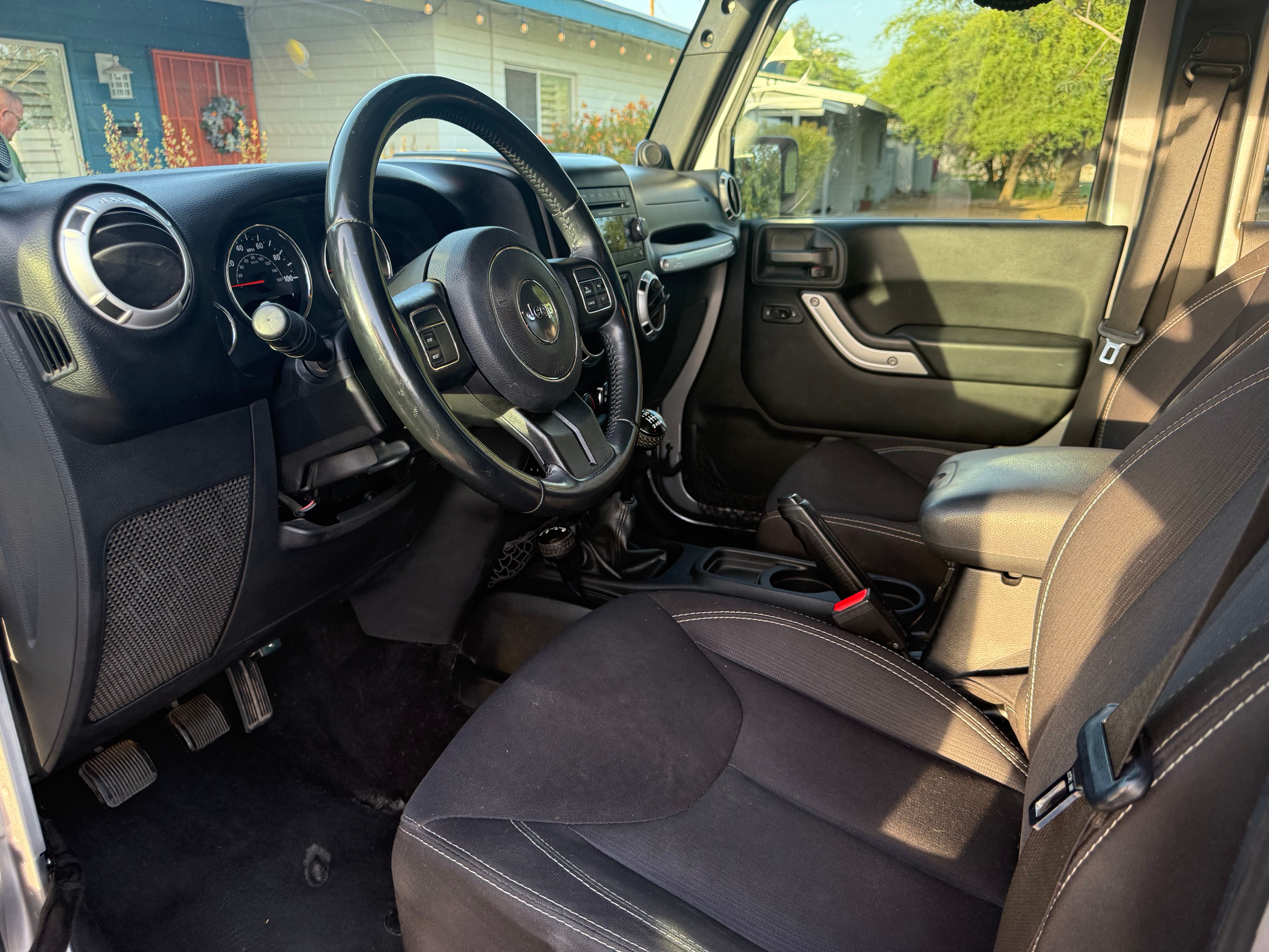 Used 2014 Jeep Wrangler Unlimited Sahara AWD/4WD image 10