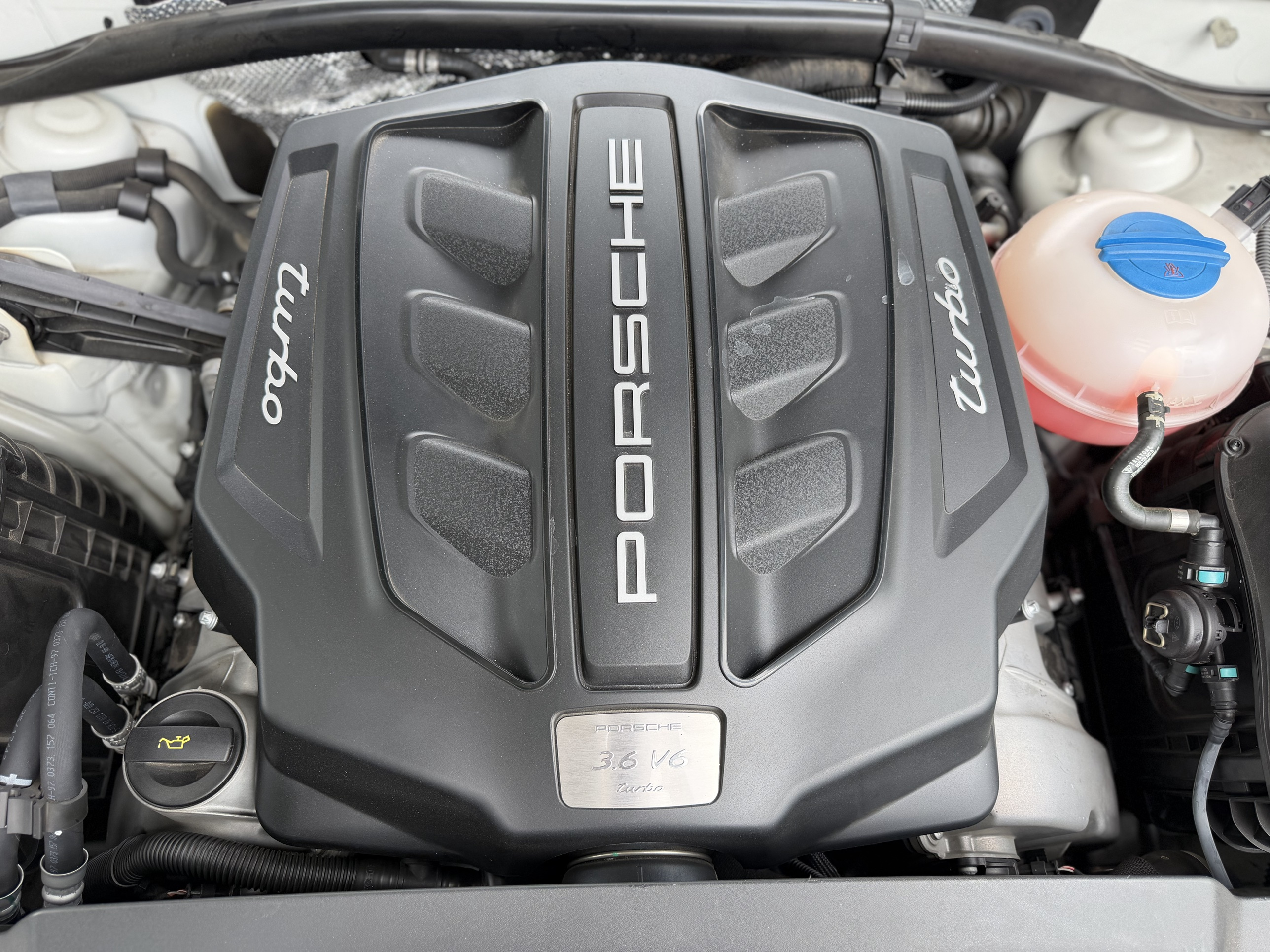 Used 2018 Porsche Macan Turbo AWD/4WD image 19