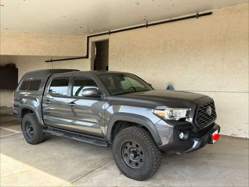 Used 2020 Toyota Tacoma TRD Off-Road w/ Technology Package image 8