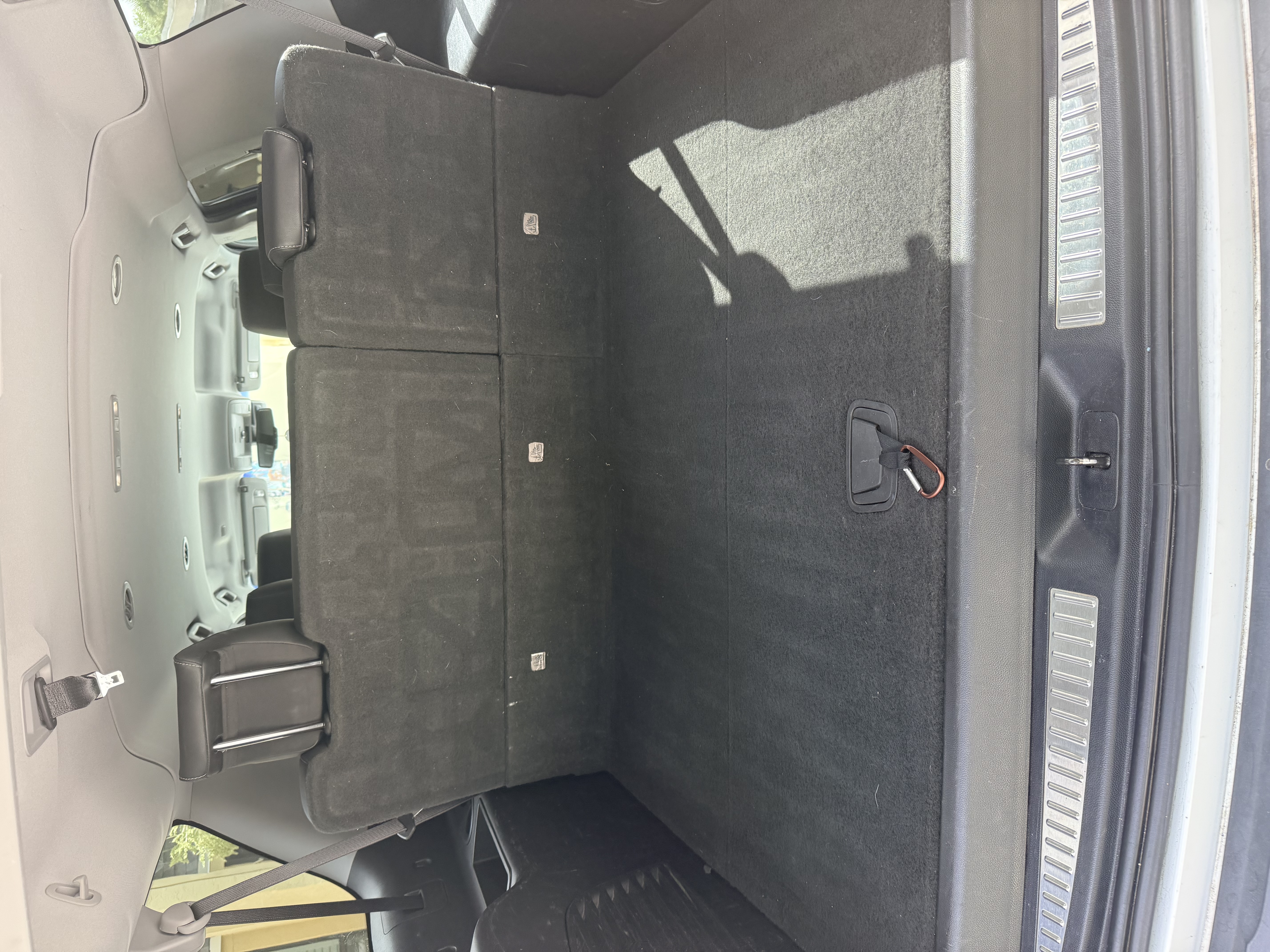 Used 2020 Chevrolet Suburban LT w/ RST Edition RWD image 8