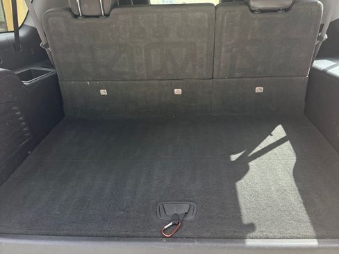 Used 2020 Chevrolet Suburban LT w/ RST Edition RWD image 8