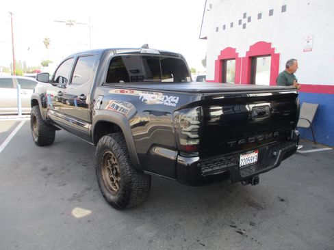 Used 2021 Toyota Tacoma TRD Off-Road w/ Technology Package image 5