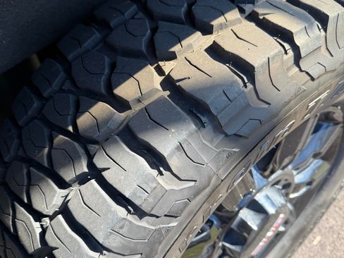 Used 2024 GMC Sierra 2500 AT4 w/ Technology Package image 11