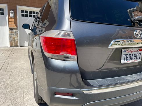 Used 2013 Toyota Highlander Limited AWD/4WD image 10