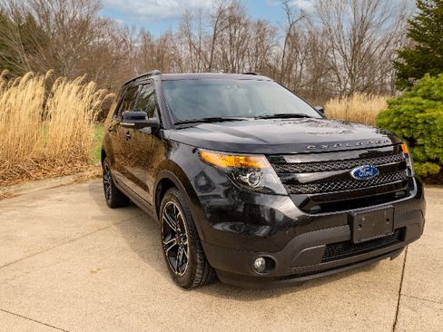 Used 2015 Ford Explorer Sport w/ Equipment Group 401A image 2