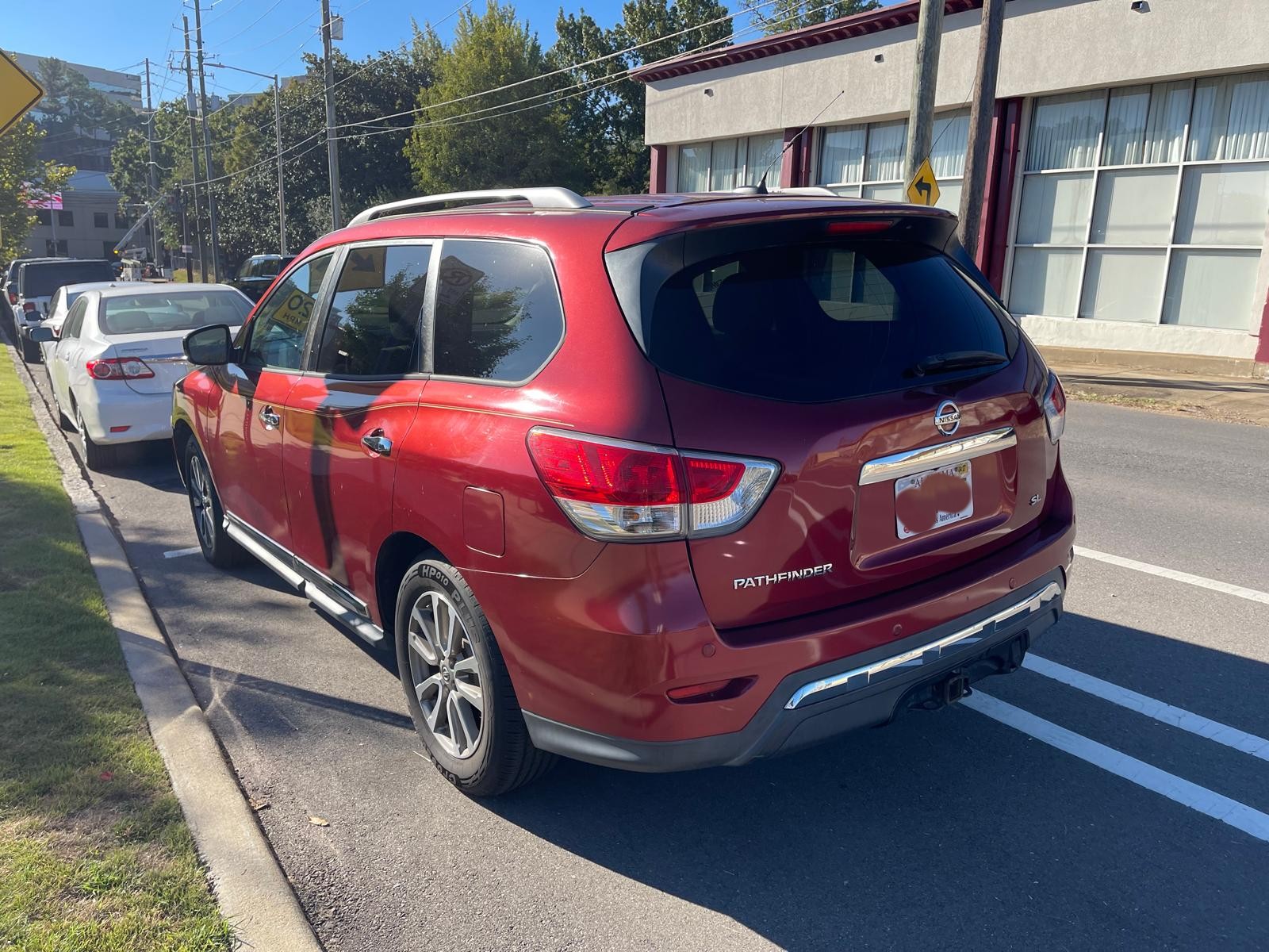 Used 2014 Nissan Pathfinder SL w/ Trailer Tow Package FWD image 4