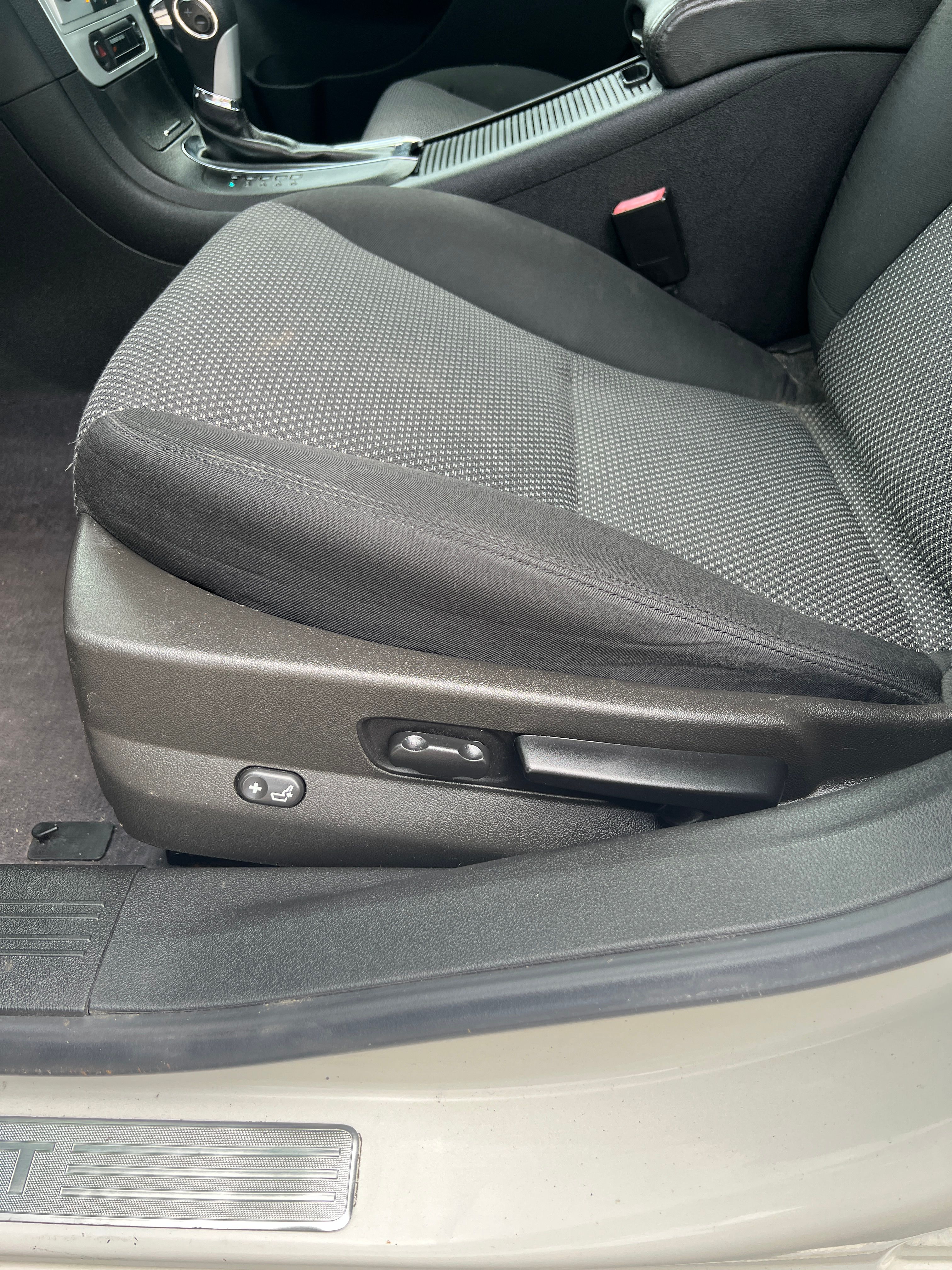 Used 2011 Chevrolet Malibu LT w/ White Diamond Premium Package FWD image 14