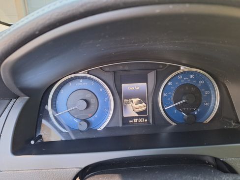 Used 2017 Toyota Camry LE image 9