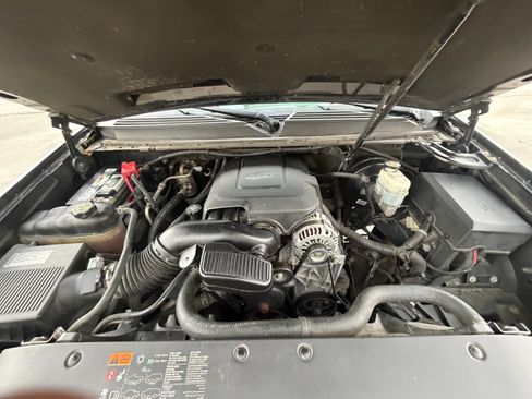 Used 2013 Chevrolet Avalanche LTZ image 22