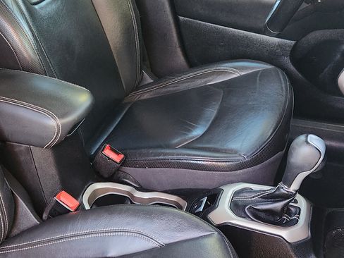 Used 2015 Jeep Renegade Limited image 15