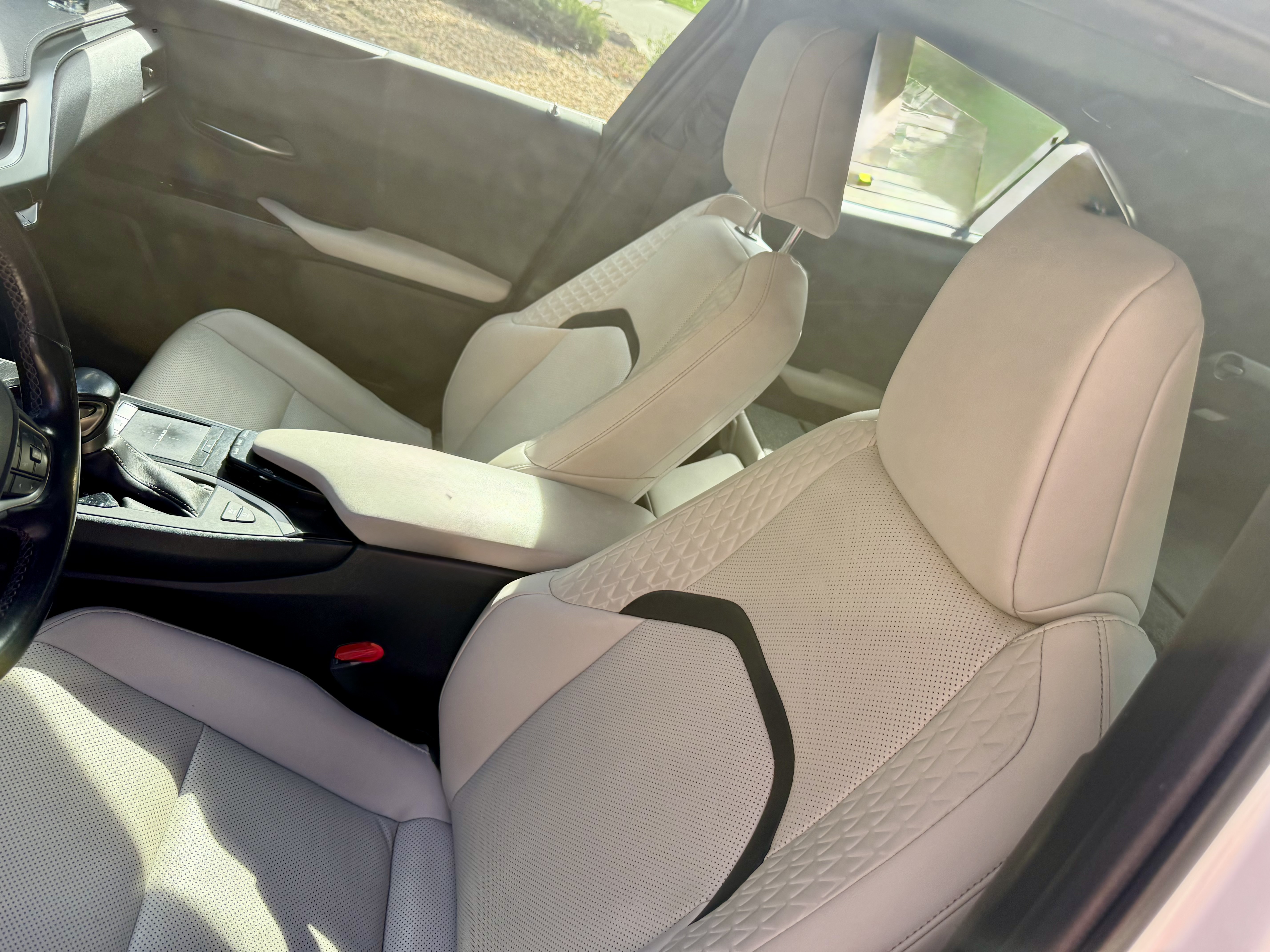 Used 2022 Lexus UX 250h w/ Premium Package AWD/4WD image 19