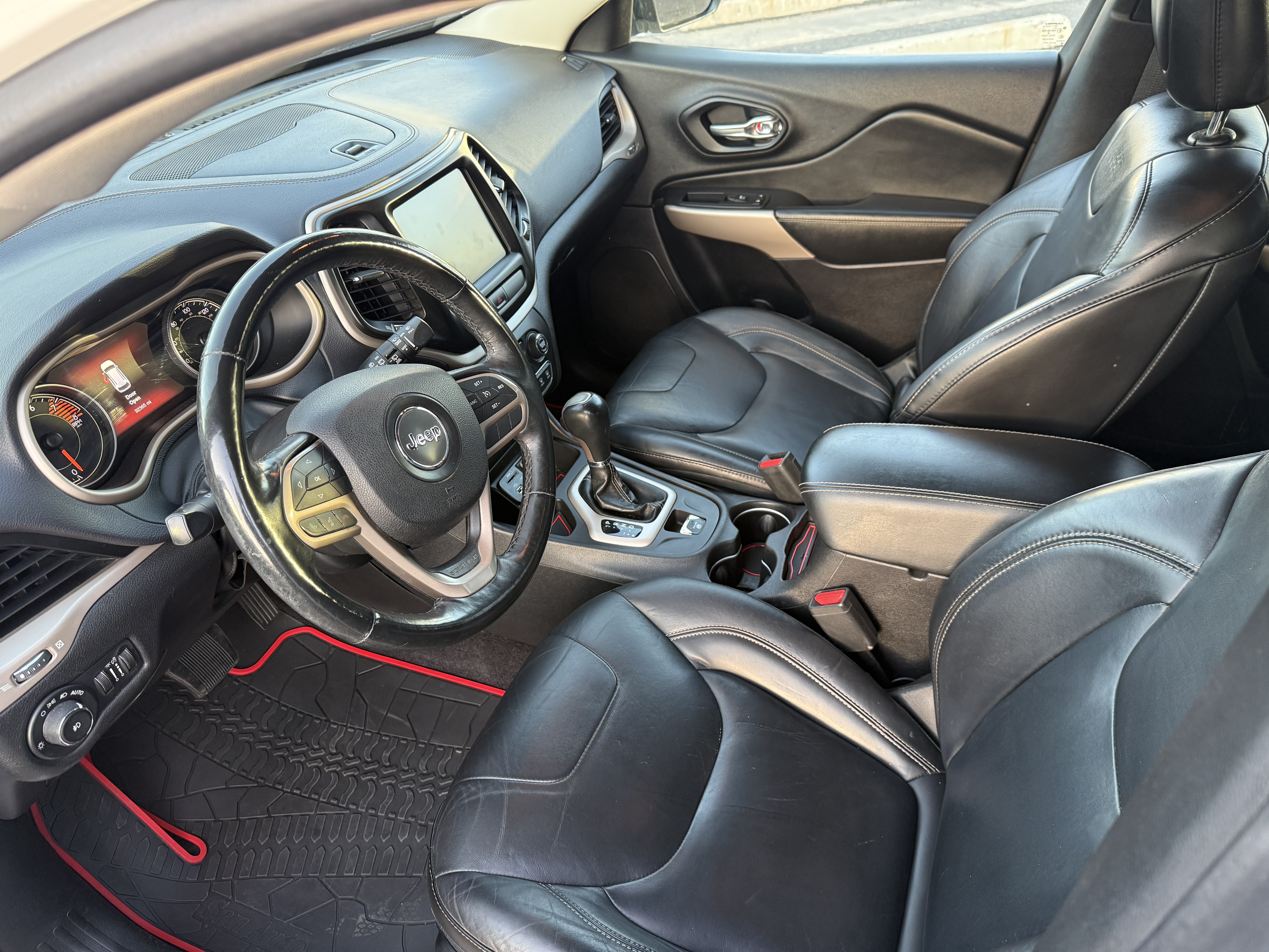 Used 2017 Jeep Cherokee High Altitude FWD image 12