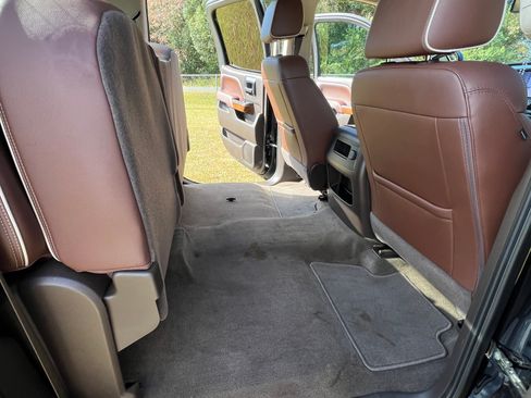 Used 2018 Chevrolet Silverado 1500 High Country image 13