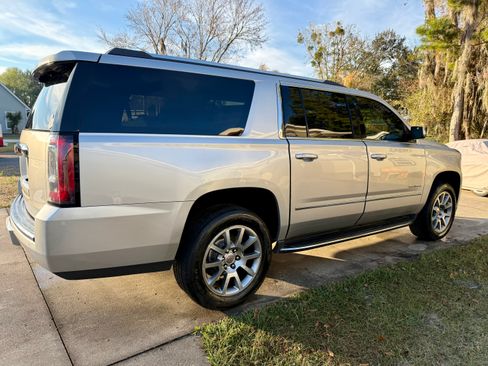 Used 2020 GMC Yukon XL Denali image 16