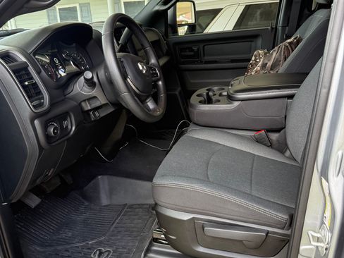 Used 2024 RAM 2500 Tradesman w/ Chrome Appearance Group AWD/4WD image 8