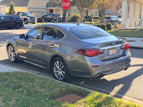 Used 2018 INFINITI Q70 Luxe image 4
