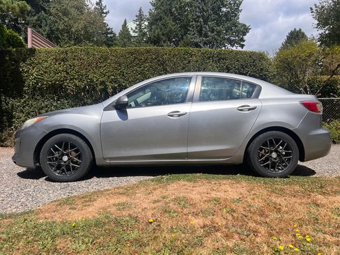 Used 2012 MAZDA MAZDA3 i SV FWD image 2