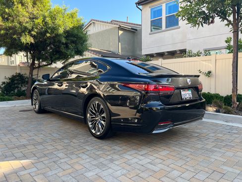 Used 2018 Lexus LS 500h w/ Luxury Package RWD image 10