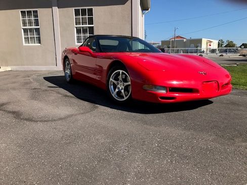 Used 2000 Chevrolet Corvette Convertible image 1