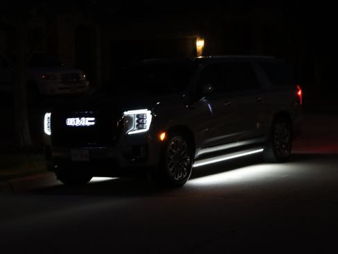 Used 2023 GMC Yukon XL Denali Ultimate w/ LPO, Floor Liner Package AWD/4WD image 12
