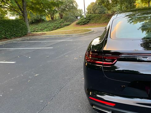 Used 2020 Porsche Panamera image 8