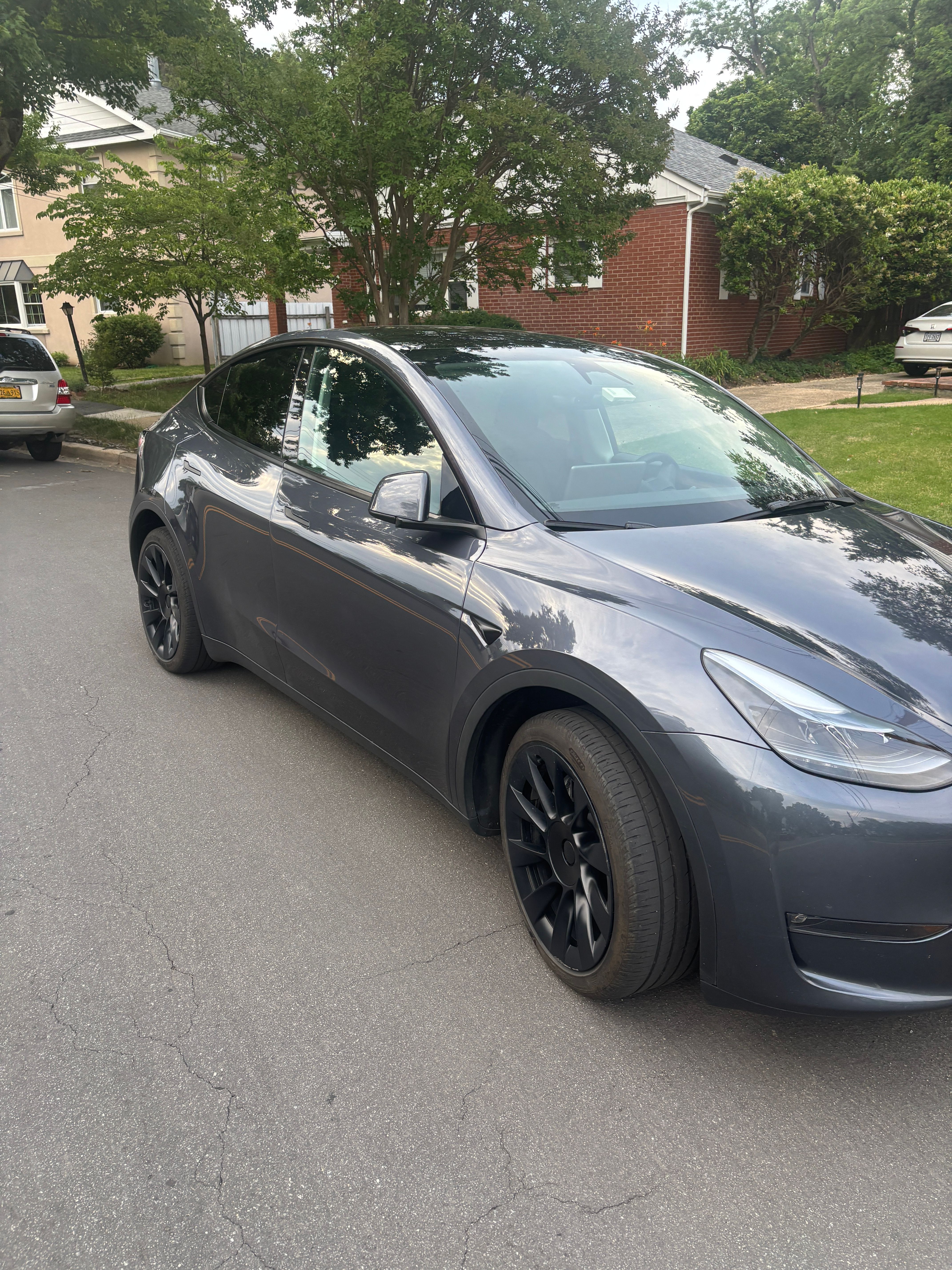 Used 2023 Tesla Model Y Long Range AWD/4WD image 2