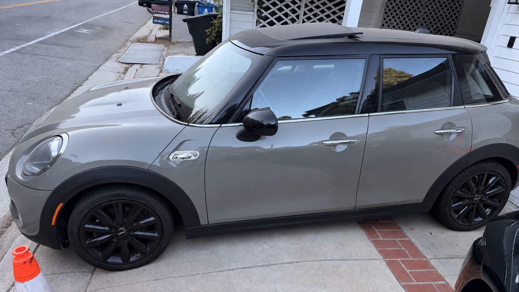 Used 2019 MINI Cooper S w/ Signature Upholstery Package FWD image 2