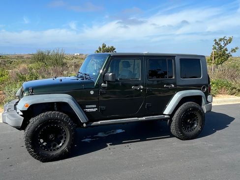 Used 2010 Jeep Wrangler Unlimited Sport image 2